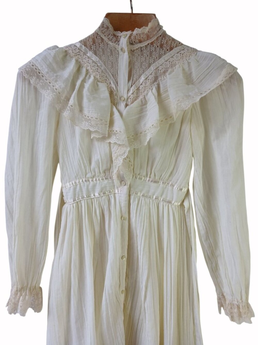 Vintage Gunne Sax Girls Ivory Lace High Neck Dress Size 6 approx Bust 28" Ruffle